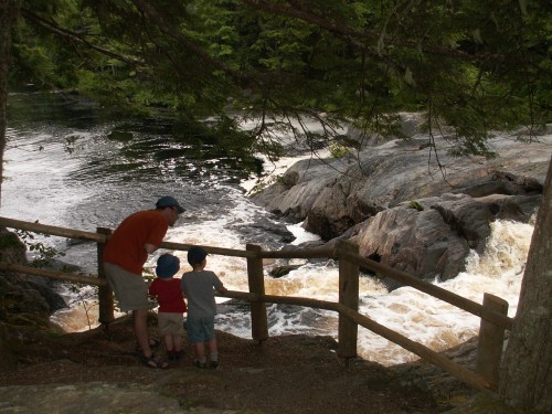 Along the bank of the Mersey River, Kiji.