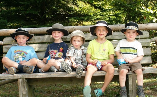 CJ and ET bookend their 3 cousins at the wildlife park - 2010