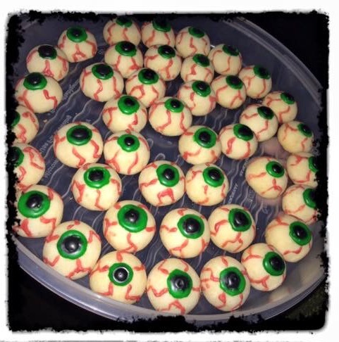 My shortbread zombie eyeballs.
